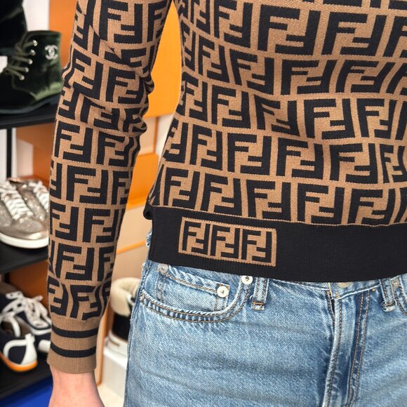 *AUTHENTIC* Fendi - Logo L/S Crewneck Knit Sweater - Picture 3 of 10